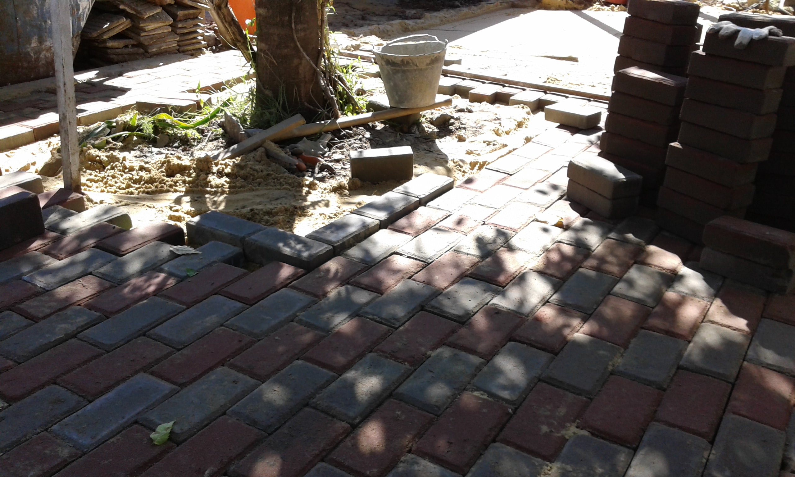 colocación de adoquines en patio en Vicente López con base nivelada